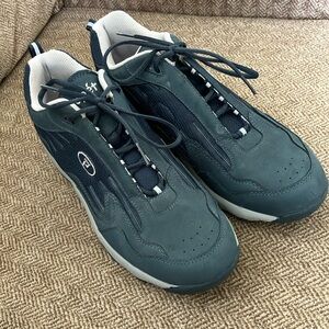 Ladies propet shock absorber, walking shoes size 9 1/2